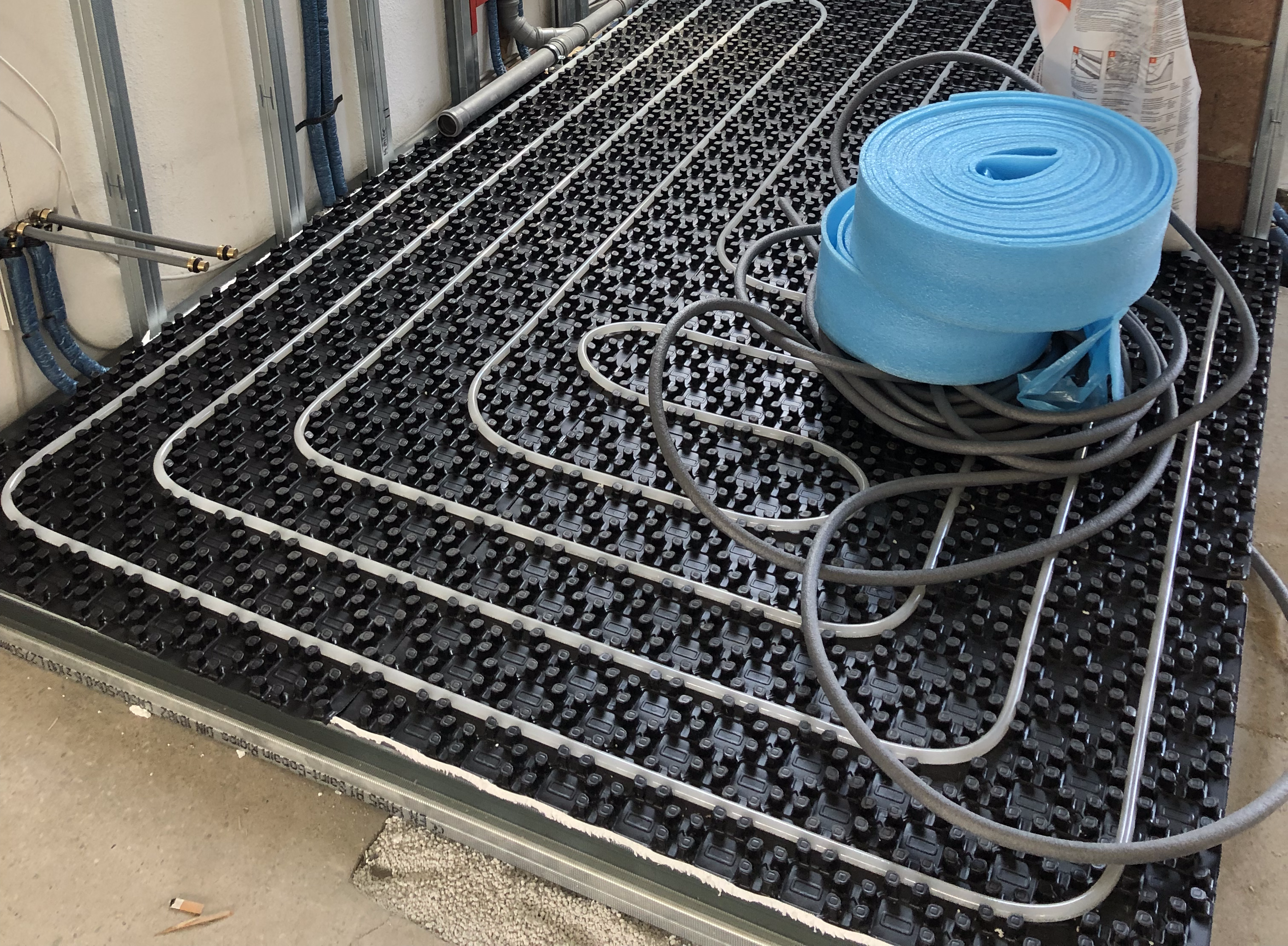 Wand- und Fußbodenheizung